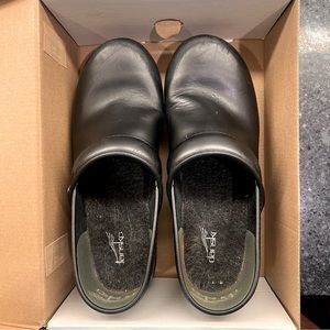Black danskos